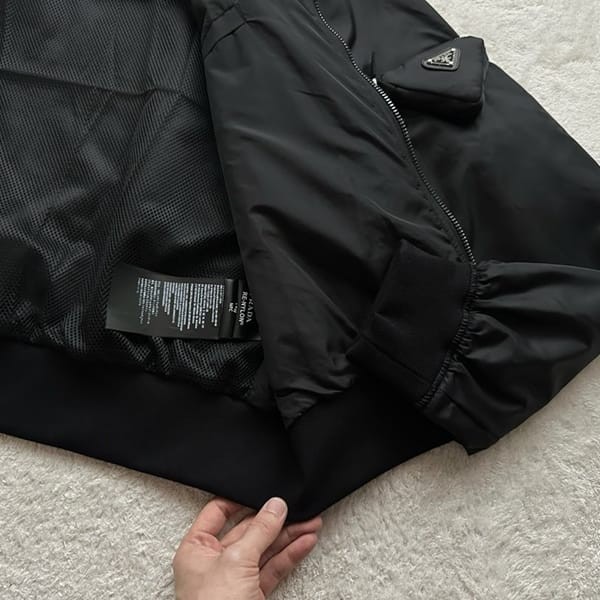 希少プラダ Re Nylon ボンバージャケット 偽物 pul09923